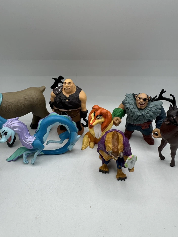 Lote de figuras de Disney Raya y el último dragón Sisu Ongi Tong La Bella y la Bestia Foto 3 de 4