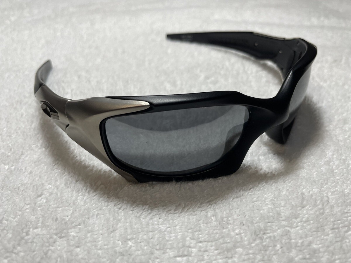 Oakley Pit Boss 1 Matte Black/Titanium - Black Iridium Polarized