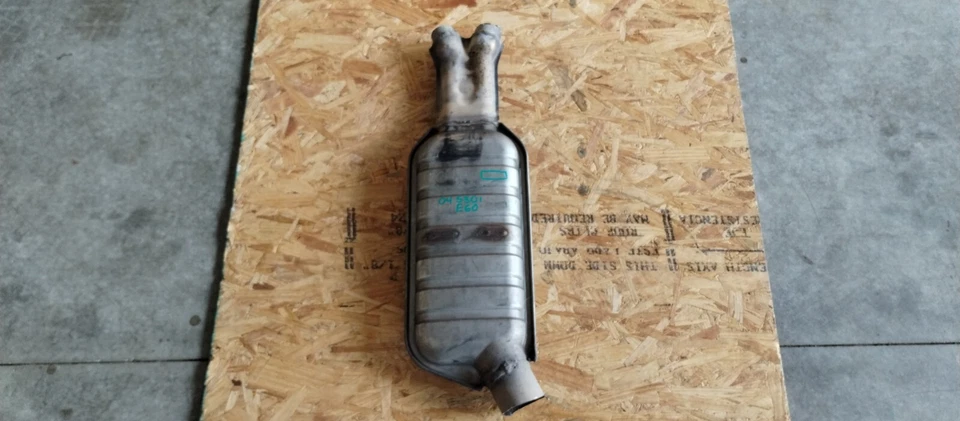 OEM BMW CENTER EXHAUST MUFFLER SILENCER PIPES E60 E61 5 SERIES 525i 530i 04-05 - Image 2 of 4