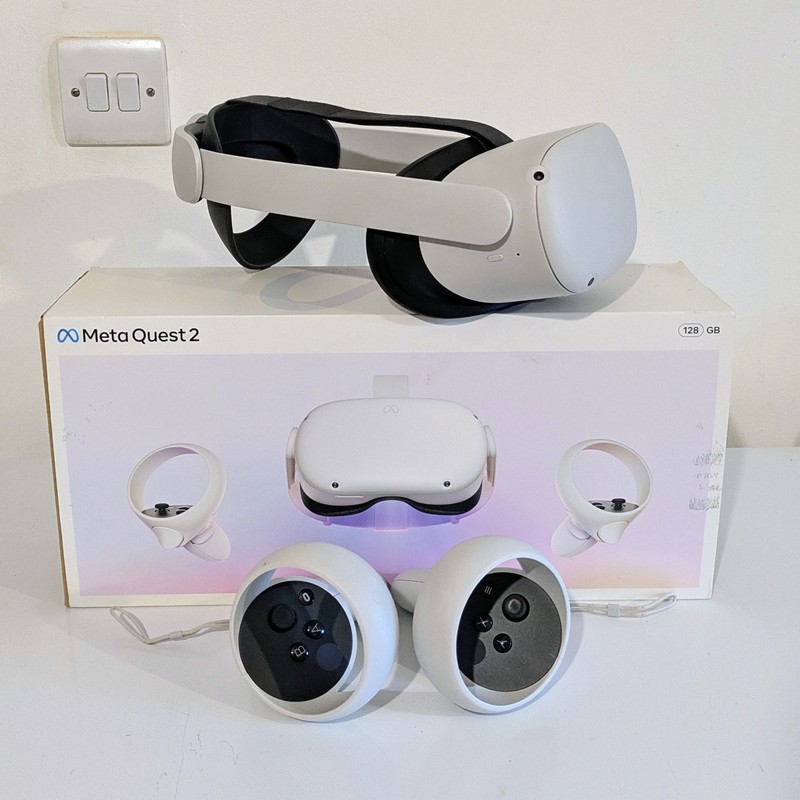 GOOD CONDITION Meta Quest 2 128GB | Controllers | Original Box | Elite Strap |