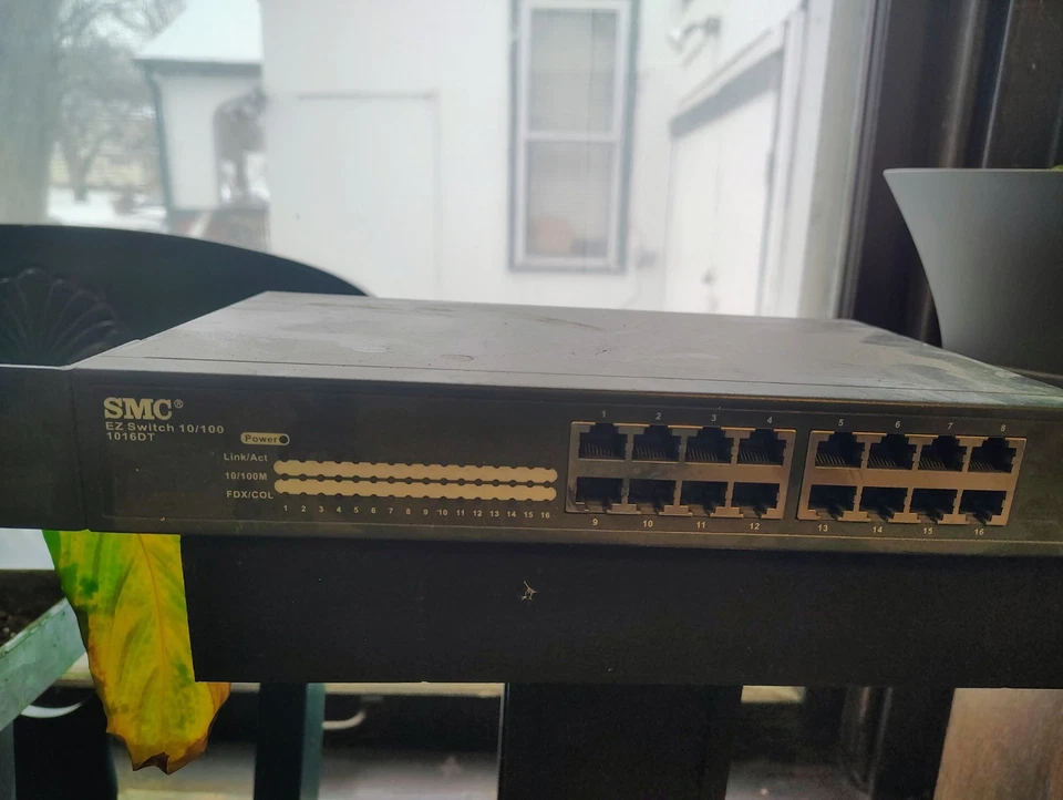 SMC EZNET-16SW EZ Switch 10/100 Network Switch 1016DT - Image 2 of 3