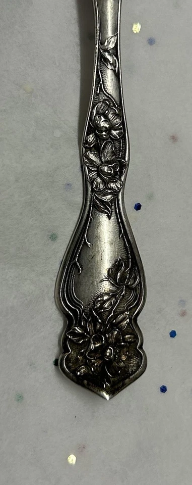 Cuchillo de mantequilla de plata de ley Cherry Blossom de Blackinton-Master 28 g de ley Foto 2 de 4