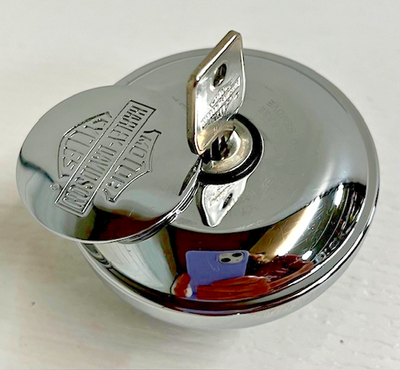 Harley-Davidson ファイヤ バー＆シールド キャップ ヴィンテージ Harley Davidson OEM Bar & Shield Fue Cap w/Key 61100129A *Nice