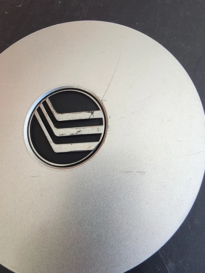 Центральный колпак ступицы колеса 1995-1996 MERMERCURY MYSTIQUE OEM V95BB-1130 - Изображение 2 из 4