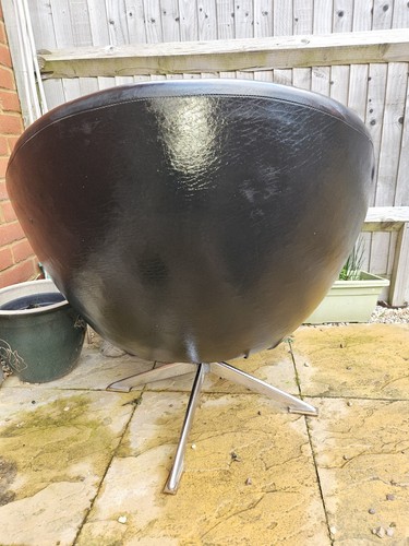 Mid Century Retro Vintage 1960s Vinyl Swivel Egg Chair - Picture 9 of 14