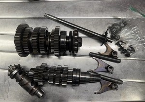 2004 2005 GSXR 600 750 Transmission Gearbox Shift Shaft Forks Gears Suzuki OEM