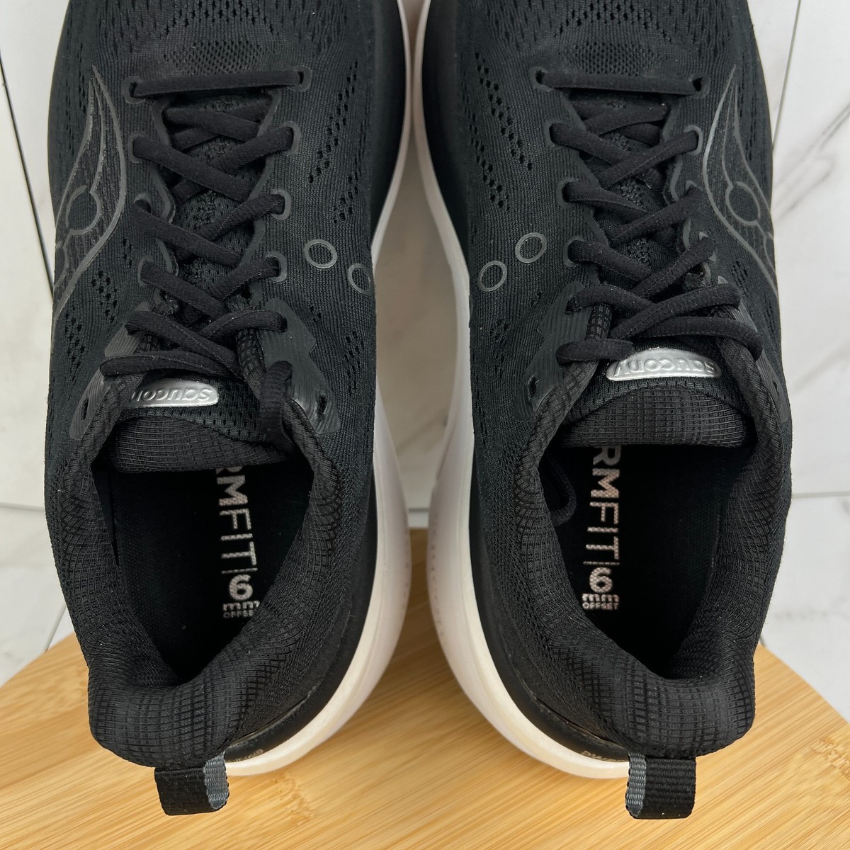 Saucony Hurricane 25 Mens Size 11 Black White Running Walk 
