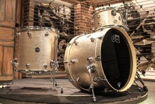 DW Performance Series 3-pieces Bermuda Sparkle 22-12-16 Drum Set - New 
