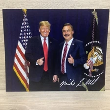 MIKE LINDELL SIGNED 8X10 PHOTO WITH PRESIDENT TRUMP  (MY PILLOW CEO)