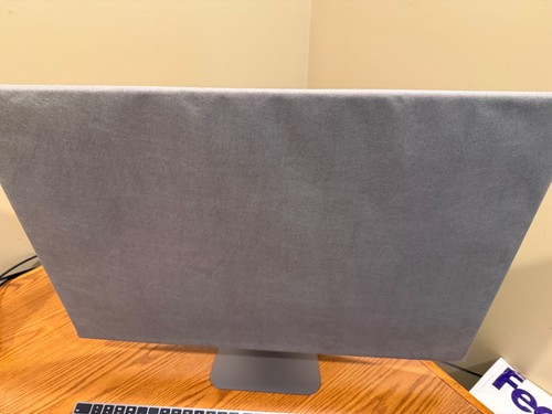Apple iMac Pro 27'' 5K, 3.2 GHz 8-Core Xeon, 32GB RAM 1TB SSD Pristine Condition - Picture 5 of 9
