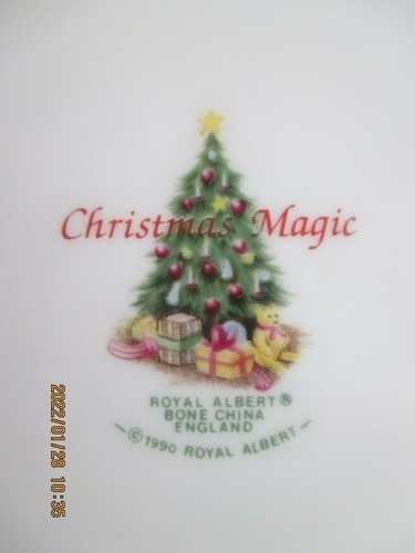 Royal Albert CHRISTMAS MAGIC HANDLED CAKE PLATE Bone China Made in England 1990 - Picture 7 of 8