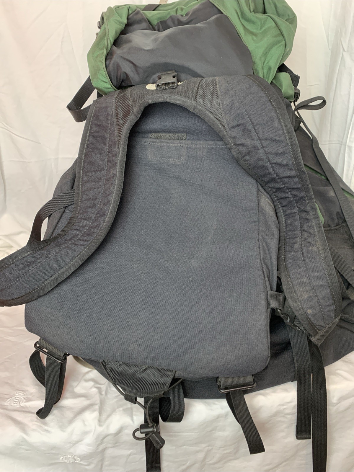 The North Face Stamina GREEN Backpack Men's 70L Internal Frame Hiking Pack