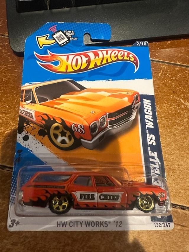 2012 Hot Wheels HW City Works '70 Chevelle SS Wagon #132 Orange (Bad Card)