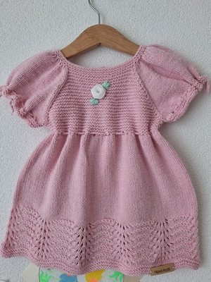 Selbstgestrickte Kleidung für Baby Mädchen. Neu.