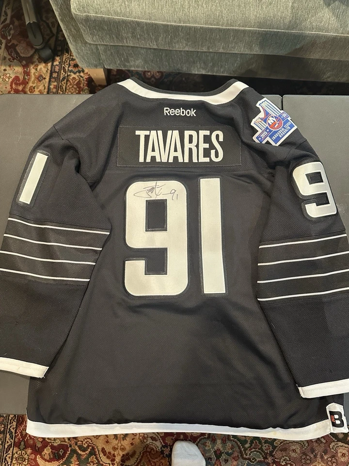 SIGNED New York Islanders John Tavares Jersey Youth L/XL - Image 2 of 4