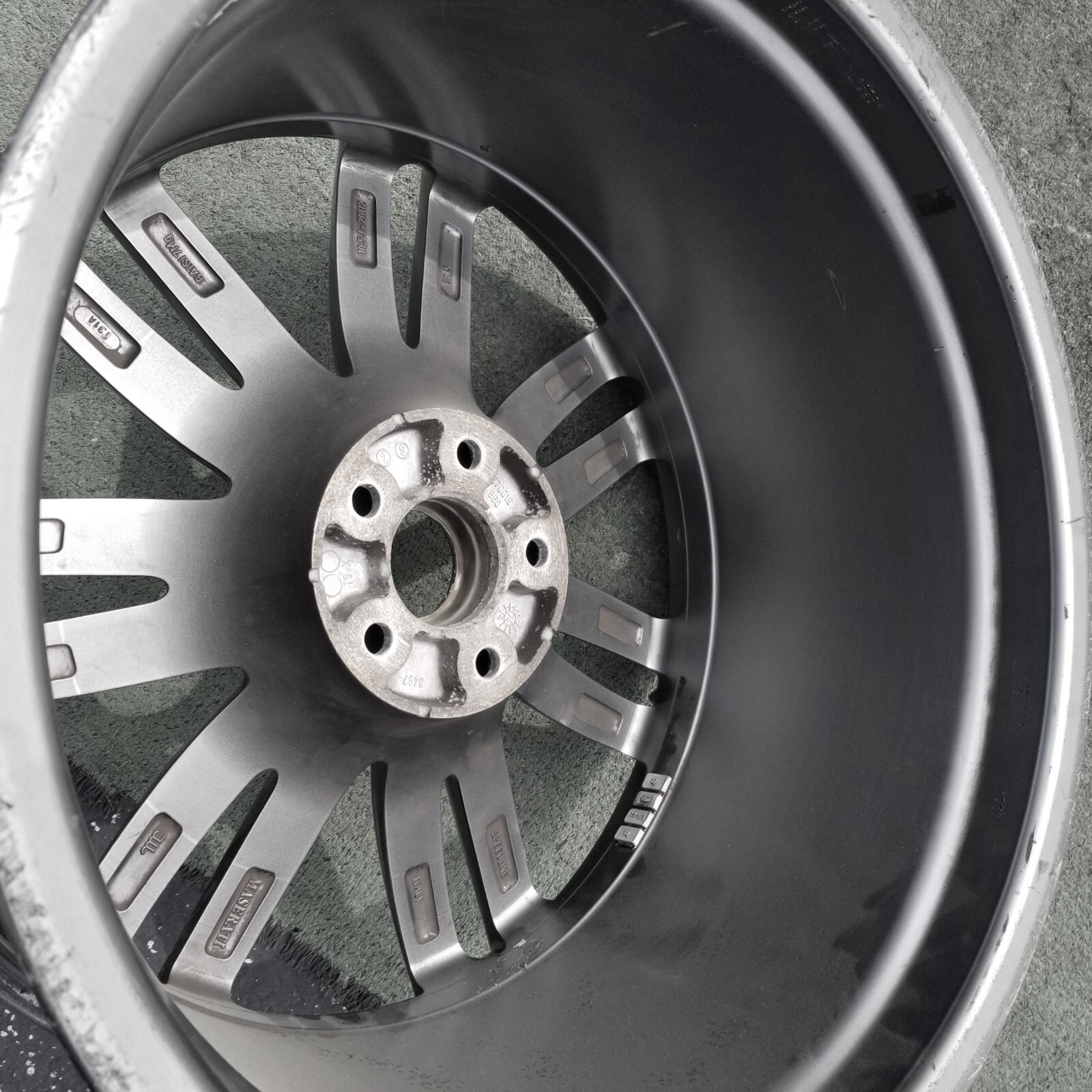 Factory Maserati Ghibli Rear Wheel Genuine OEM Diamond Cut 20 in 980157022 97410