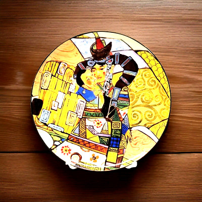 Rare Yalguun Accessories Dinner Plate   Designed by Yalgunn, 10.5'' Decorative