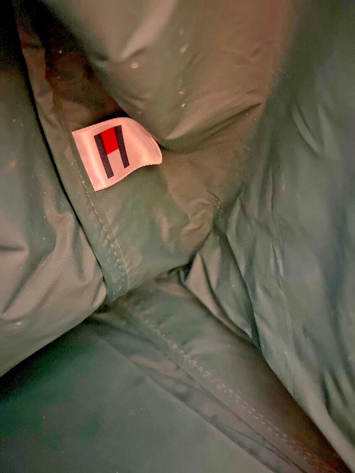 Tommy Hilfiger Classics Blue Nylon Duffle Bag, Outer Pockets Adj. Strap, VG Cond - Image 3 of 4