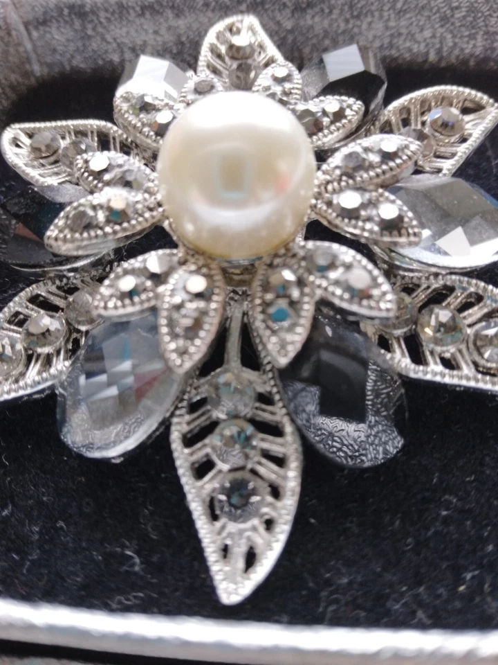 Broche Premier Designs pérolas noite fora tom prata flor gema lapela pingente - Imagem 2 de 4