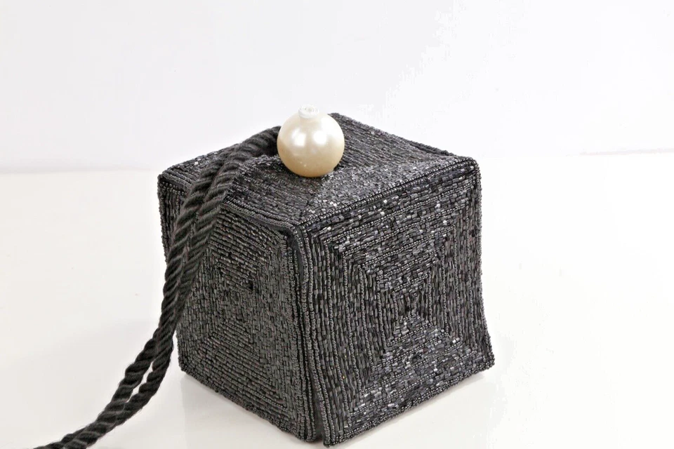 Bolso de Hombro Vintage Negro Lentejuelas Forma Cubo Perla Detalle Foto 4 de 4