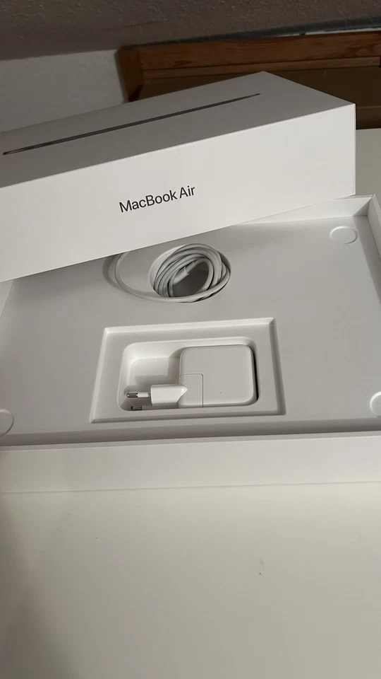 Apple MacBook Air 13" · i5 10th gen 1.1 GHz · 8GB · 256GB, Foto 2 von 4