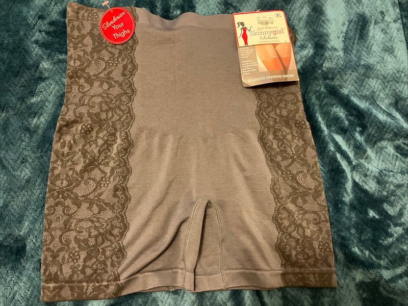 Skinny Girl Seamless Shaping Short Size XL Black-NWT