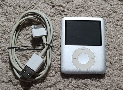 Apple iPod Nano 3rd Gen 4GB Silver A1236 Digital Music Player