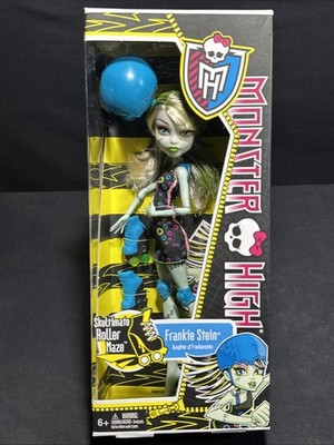 MONSTER HIGH SKULTIMATE ROLLER MAZE DOLL FRANKIE STEIN 2011