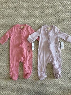 Baby Gap Girl Size 0-3 Month Sleepers Pajamas Outfit Pink Ruffle Set of Two NEW
