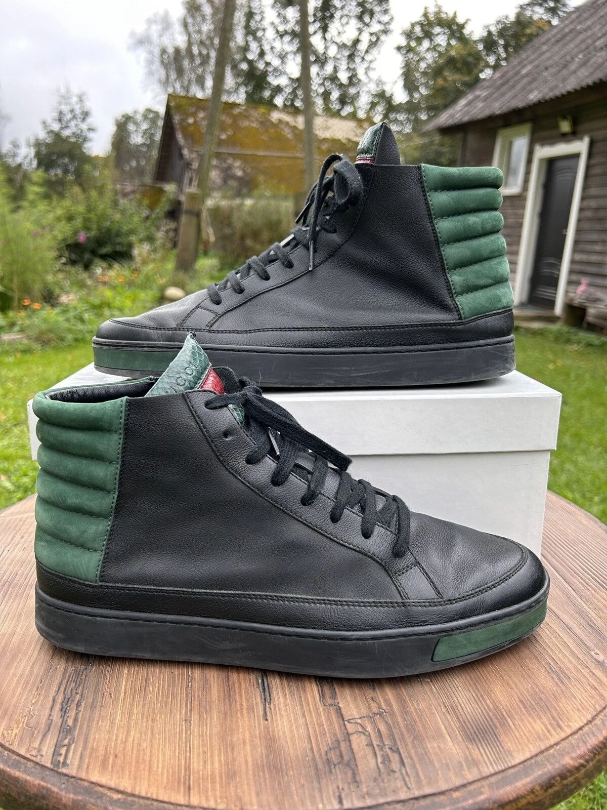 Baskets montantes en cuir noir vert signature Gucci 368423 taille 8