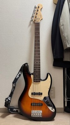 Squier Affinity Jazz Bass V mit Gurt
