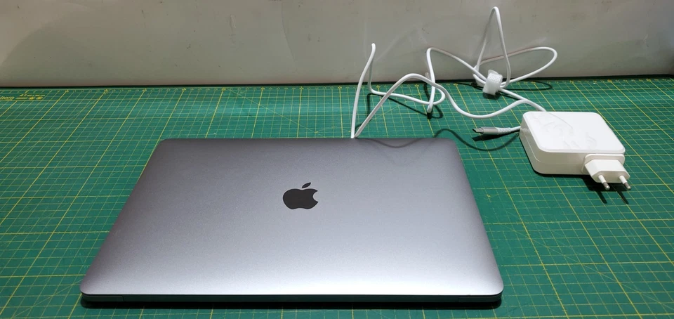 Apple MacBook Pro 13" 2017 · i5 · 16GB · 500GB, Foto 1 von 5