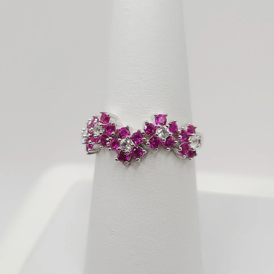 Impresionante anillo de banda para mujer corte redondo simulado rubí rosa chapado en oro blanco de 14 k Foto 3 de 4