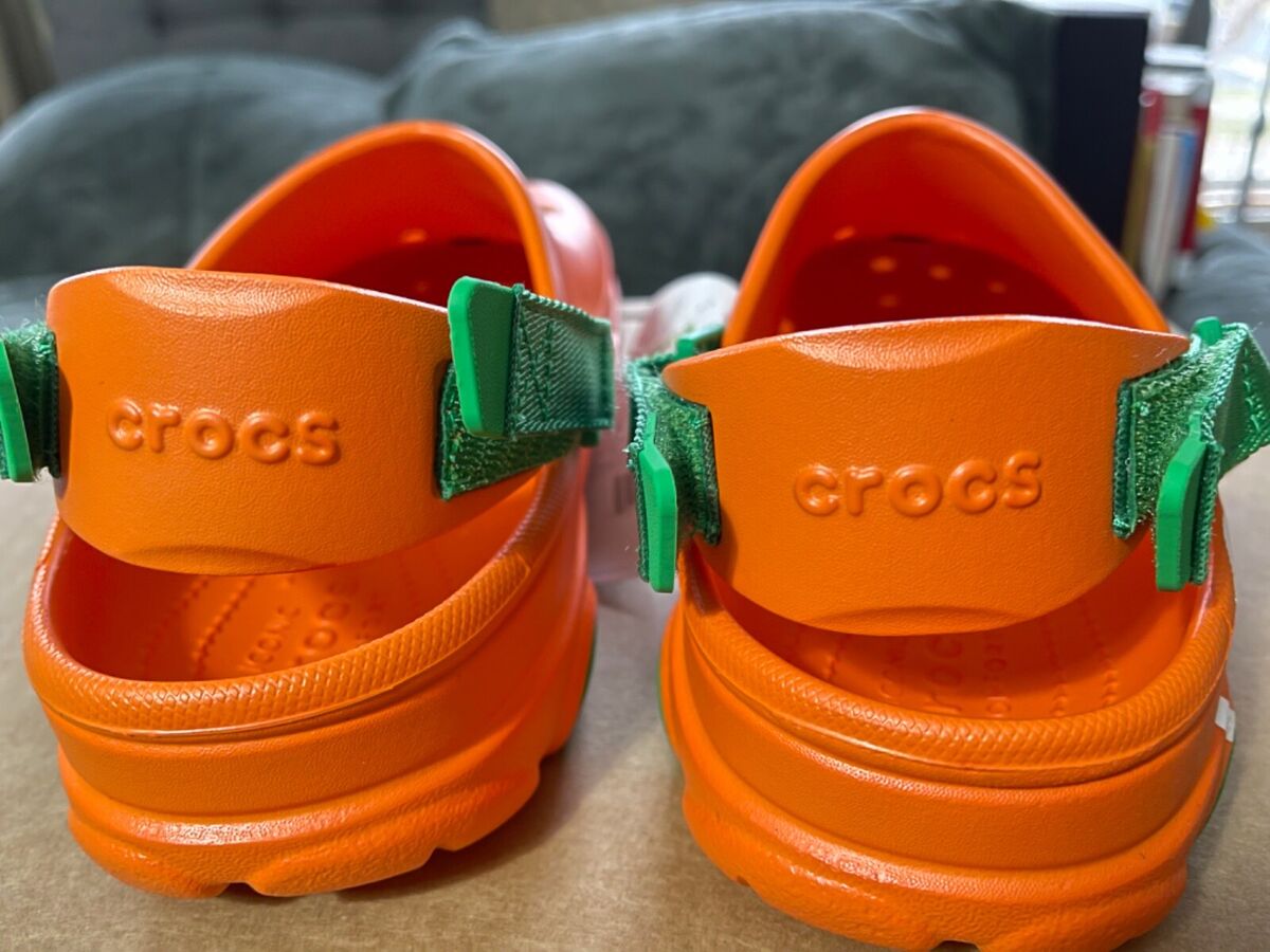 Crocs X CARROTS Women 11 / Men 9 Collaboration Classic All Crocs X CARROTS Women 11 / Men 9 Collaboration Classic All