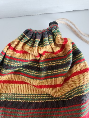 Sac RCA couleur Rasta 13"x9" avec poignée corde 27 pouces (rouge, or et vert) - Photo 6/10