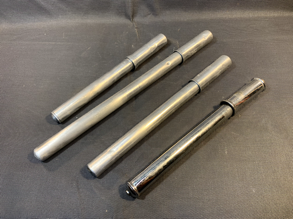ANCIENNE POMPE TORNADE D'ATELIER POIGNEE EN BOIS pour MOBYLETTE ,SOLEX