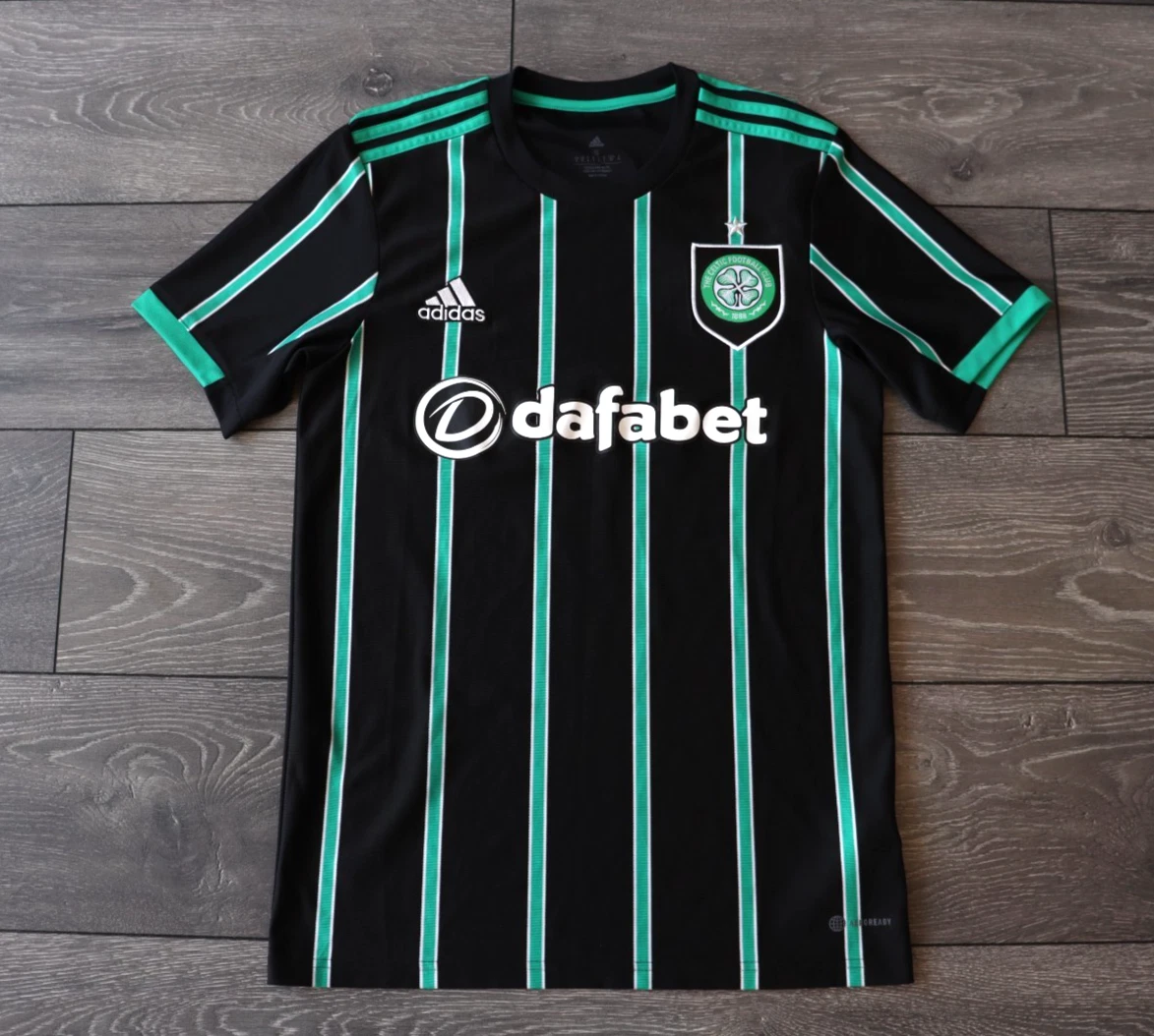Preços baixos em Black Celtic Clube Internacional de Camisas de