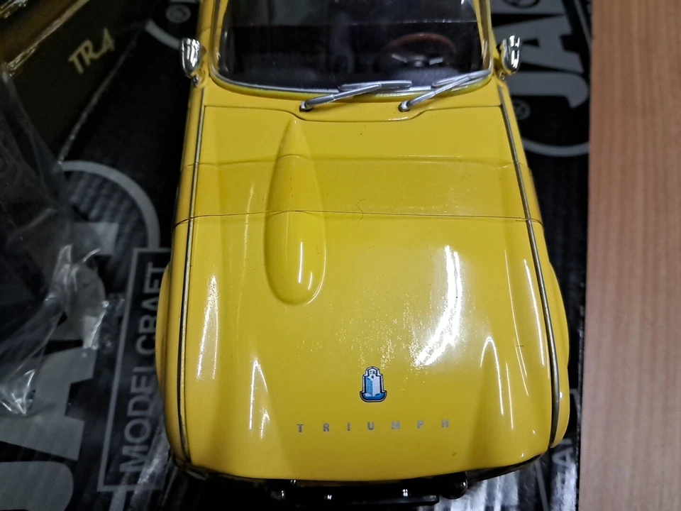 Jadi Triumph TR4   1/18 - Immagine 3 di 4