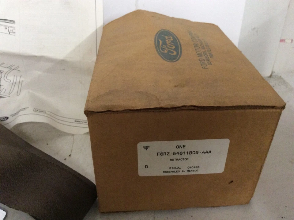 95 96 97 NOS Ford F6RZ-54611B09-AAA Front / Rear Left Seat Belt Contour Mystique - Image 2 of 4