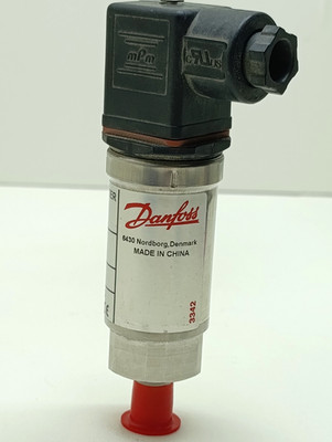 Danfoss AKS 32 060G2069 Pressure Sensor -1 to 12 bar 1 5 V Output | 33 bar