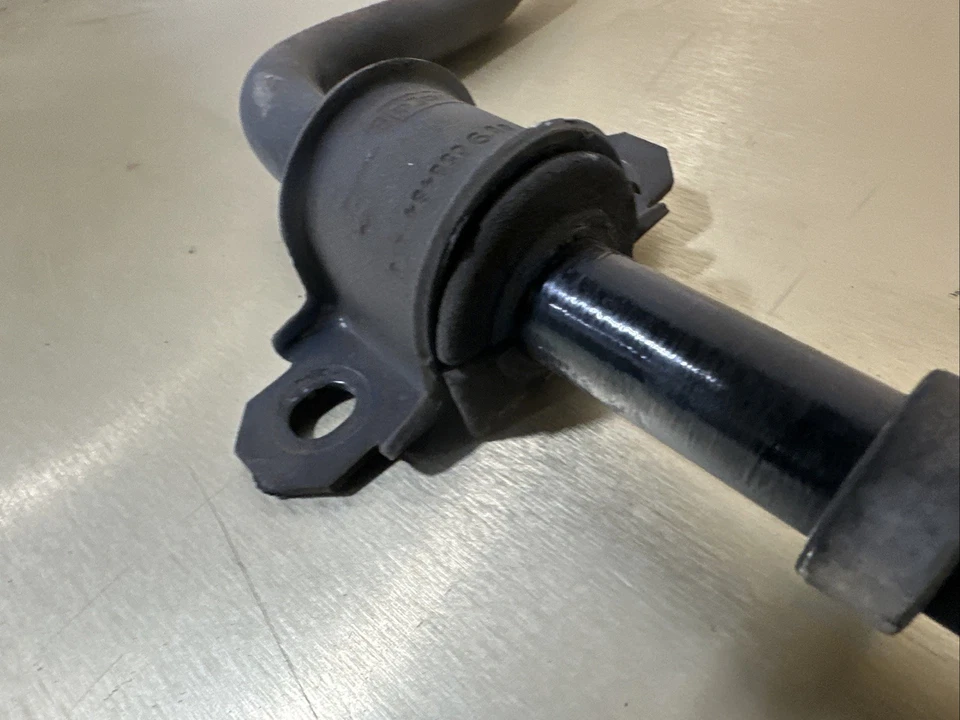 Barra estabilizadora trasera Ford Fusion 2013-2019 OEM Foto 3 de 4