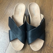 Vionic Leticia Black Leather 8.5 Criss Cross Sandal Arch Wedge