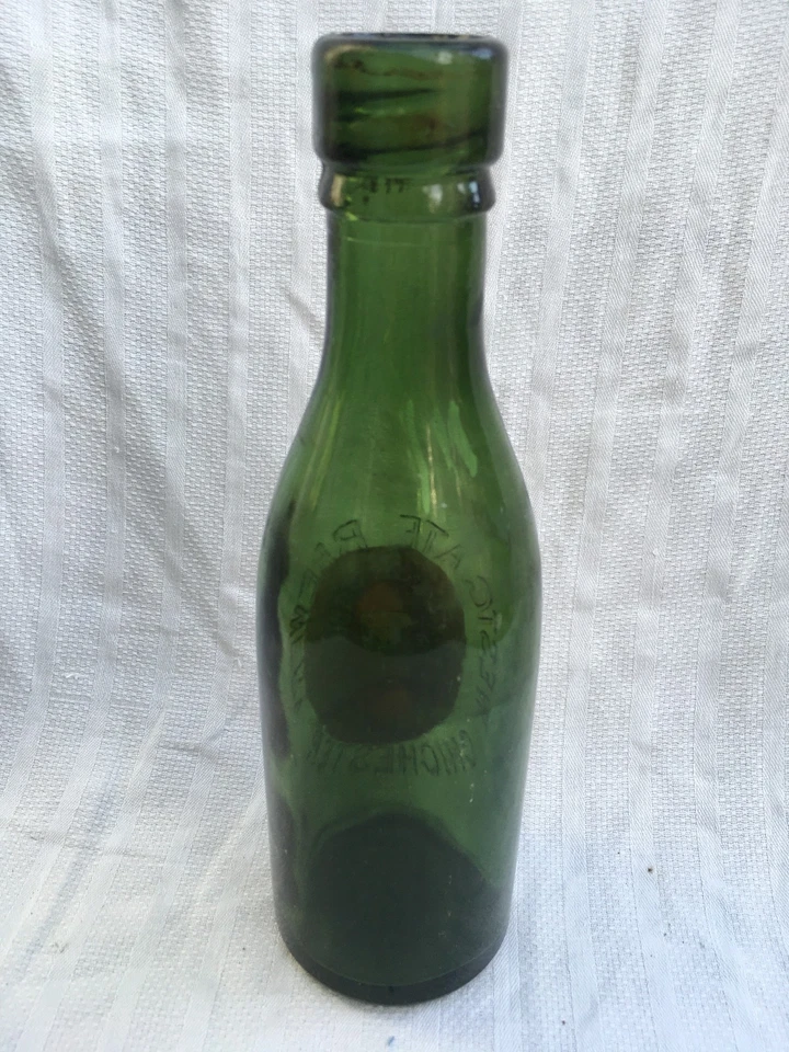 Henty & Constable's Chichester Ale Westgate Brewery half pint beer bottle - Image 3 of 4