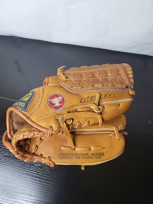 Mizuno MT2012 11  Right Handed Leather Baseball Glove Lite Flex Pro Model *READ