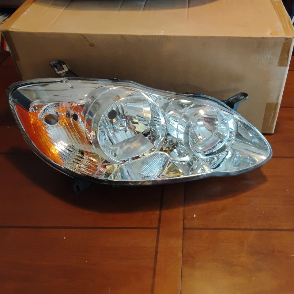 Б/у, пара фар для 2003-2008 Toyota Corolla хромированные фары, без ламп - Изображение 2 из 3