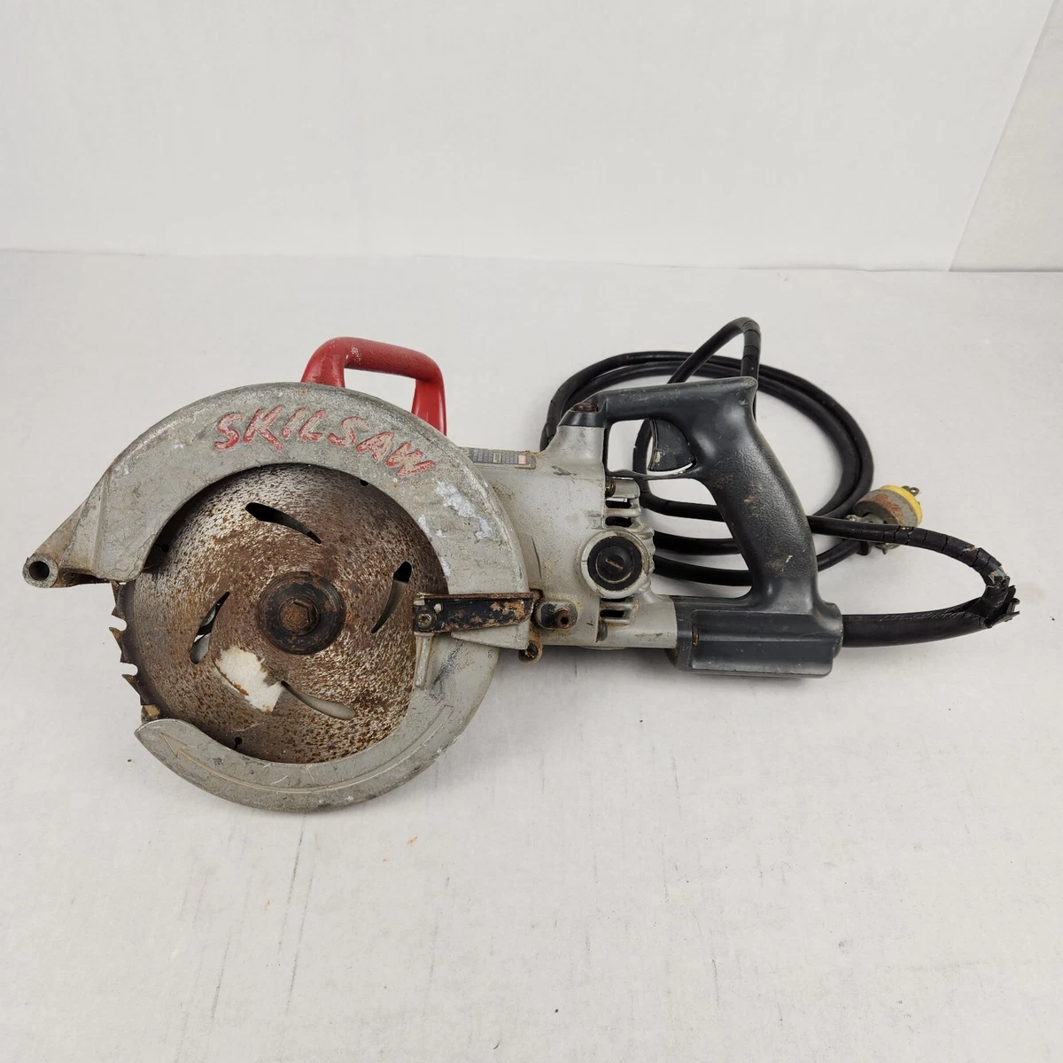Skil Saw HD77M 7.25 inch Worm Drive Saw for Parts Or Repair