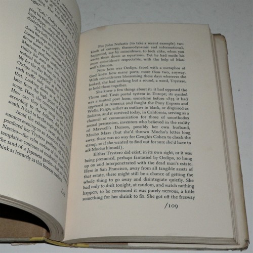 THOMAS PYNCHON ~ THE CRYING OF LOT 49 ~ FIRST EDITION FIRST PRINTING 1966 HC/DJ - Picture 6 of 12