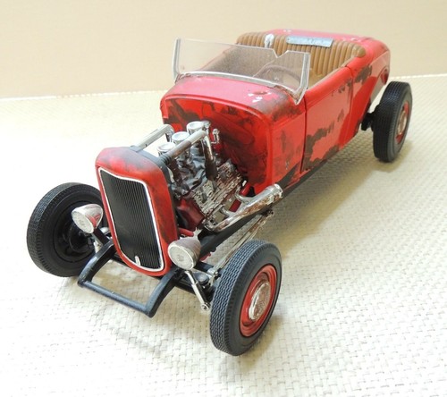 1:18 SCALE 1932 FORD STREET ROD (2 CARS 1 UNRESTORED 1 RESTORED) BY ...