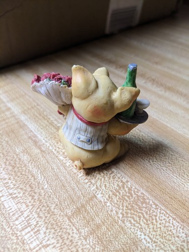 Two Pigsville Figurines - Waiter with Roses and Wine & Reclining Pig on Crate - Picture 2 of 5