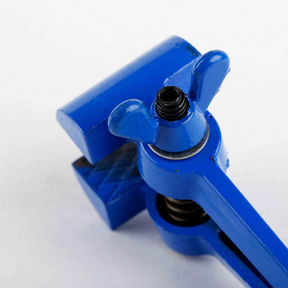 Riparazione Dei Gioielli Dell'oro Mani Del Gioielliere Con Gli Strumenti Ed I Isolati Su Bianco Fondo Image143744675 - Foto 3